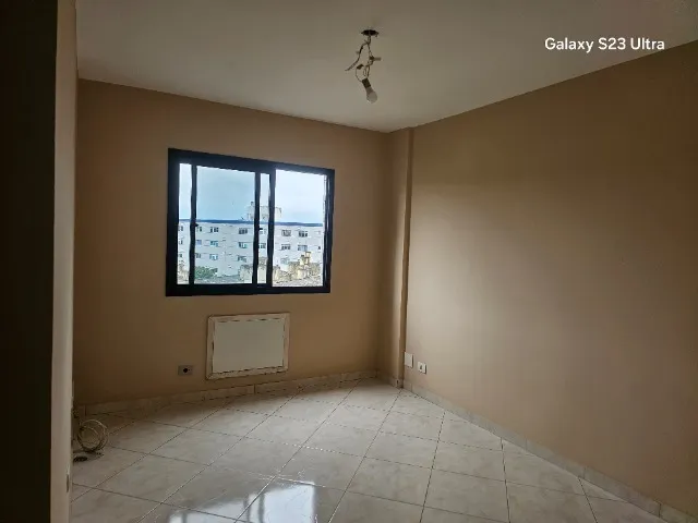 2-bedroom apartment in a building with a gym — photo 5