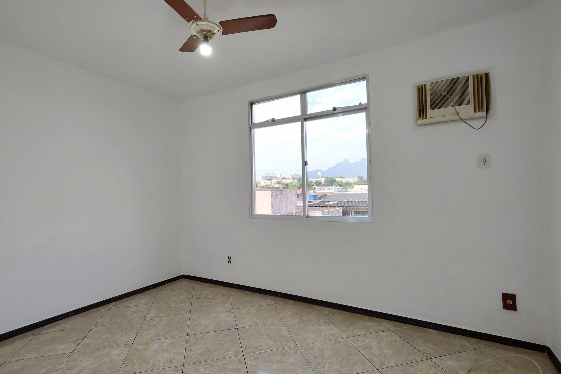 Unfurnished apartment with 2 bedrooms and 1 parking space — photo 29