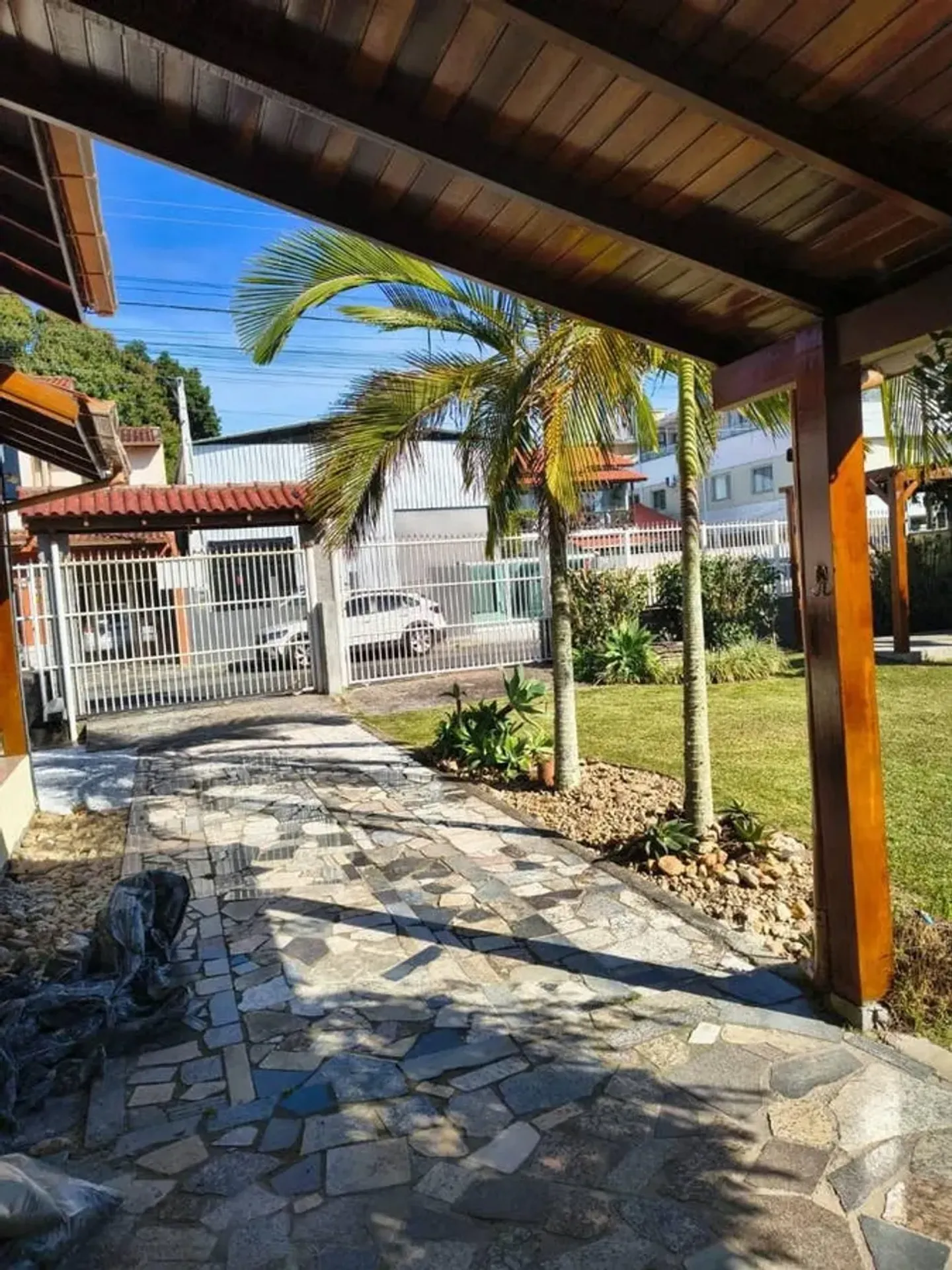 700 m² house with a bathtub and a grill on the balcony — photo 44