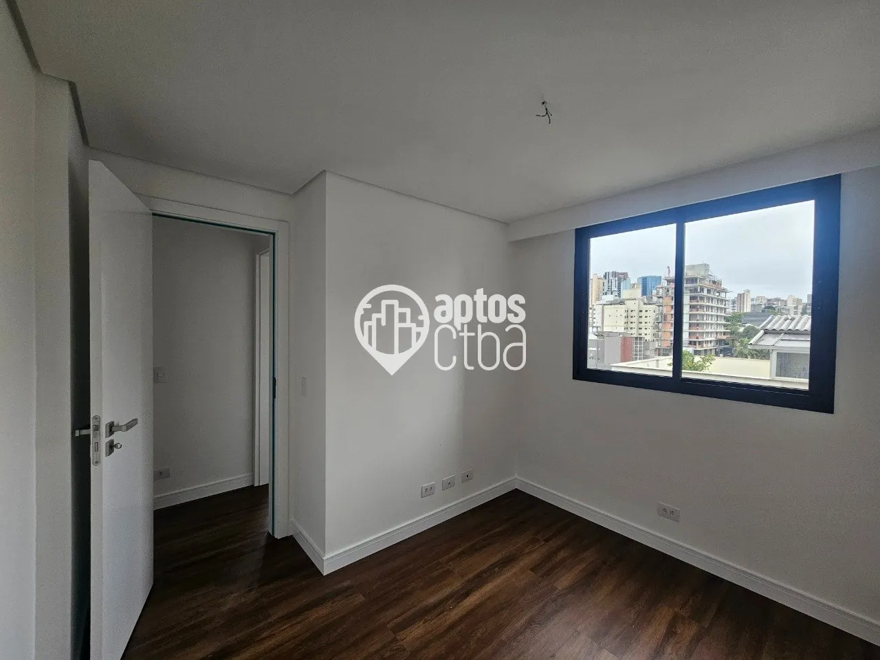 Дерев'яна підлога або ламінат та 2 спальні: квартира 75 м² — photo 12