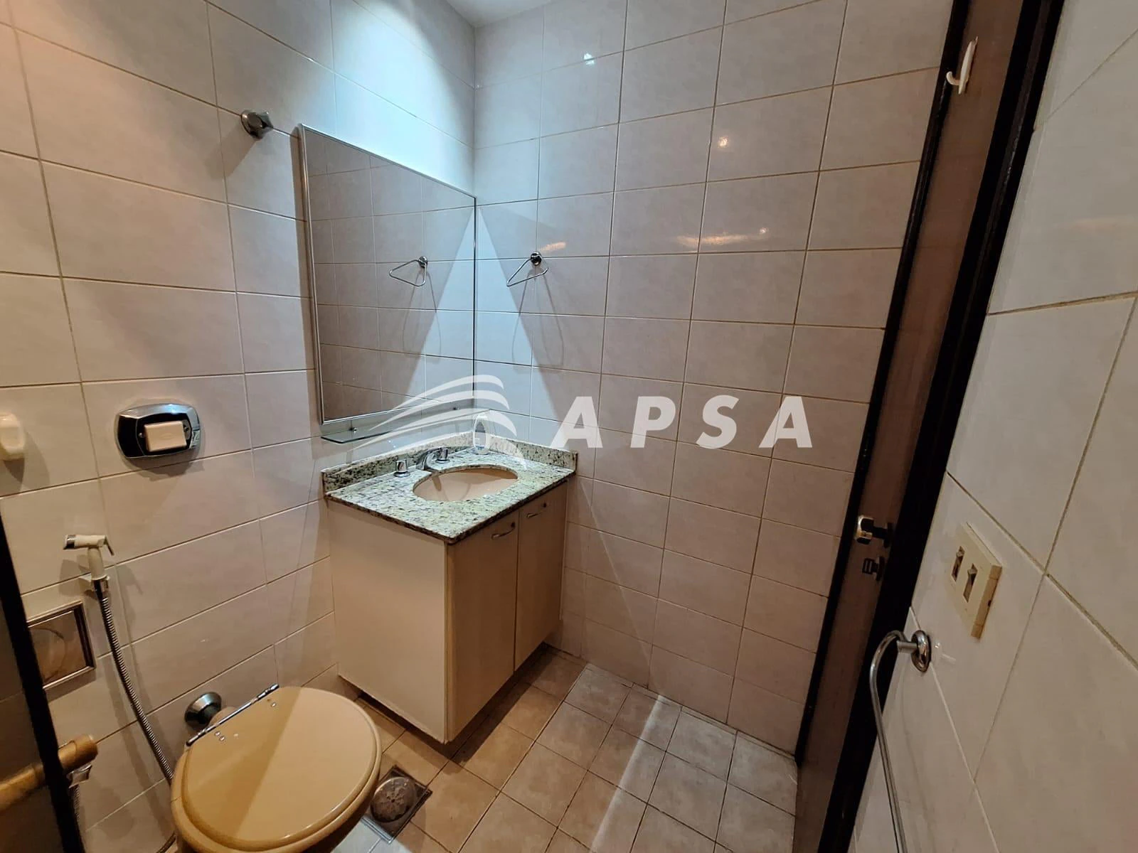 120 m² apartment with 3 bedrooms and separate kitchen — photo 2