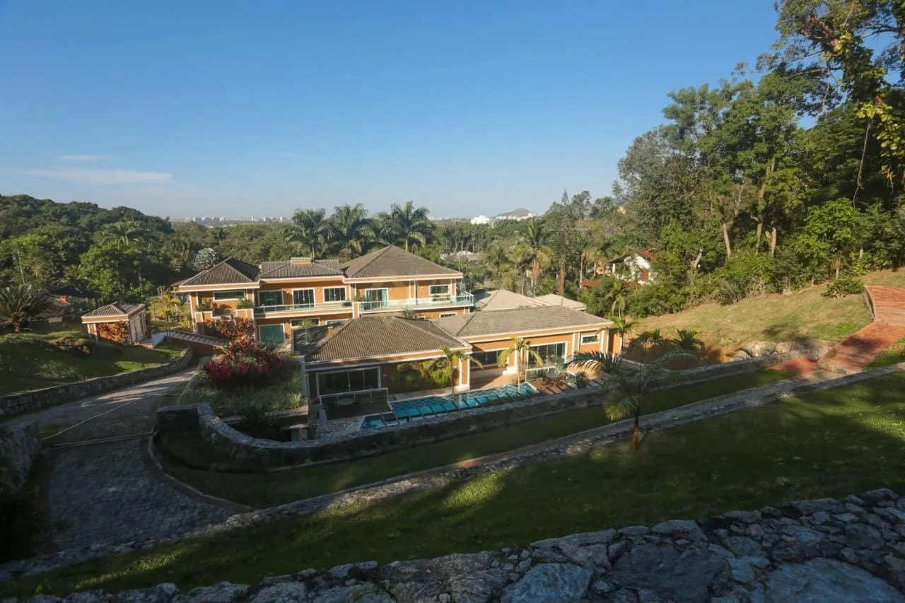 Furnished house with 5 bedrooms and 5 bathrooms, 3200 m² — photo 9