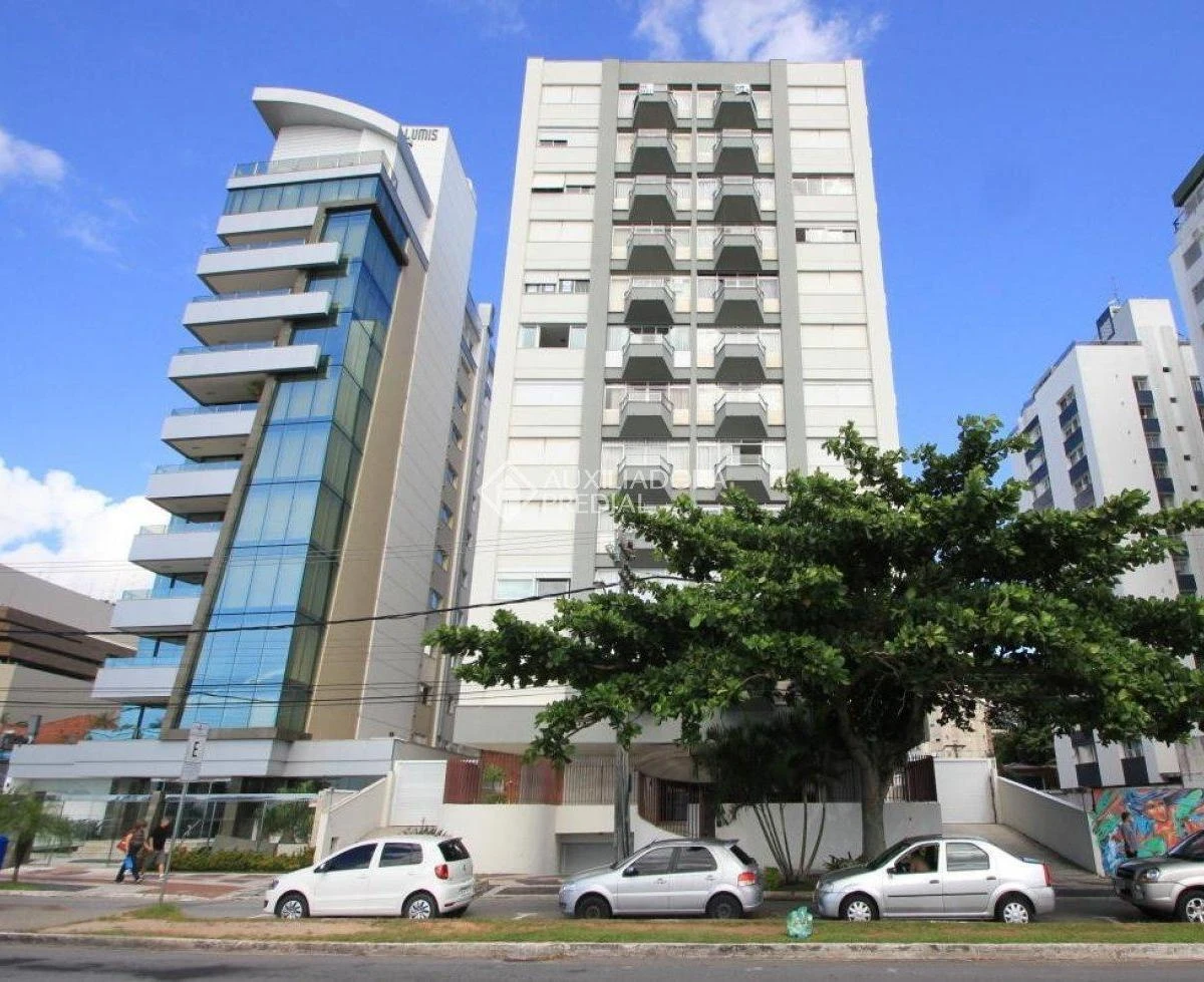 3-bedroom apartment with a glass-enclosed balcony — photo 13