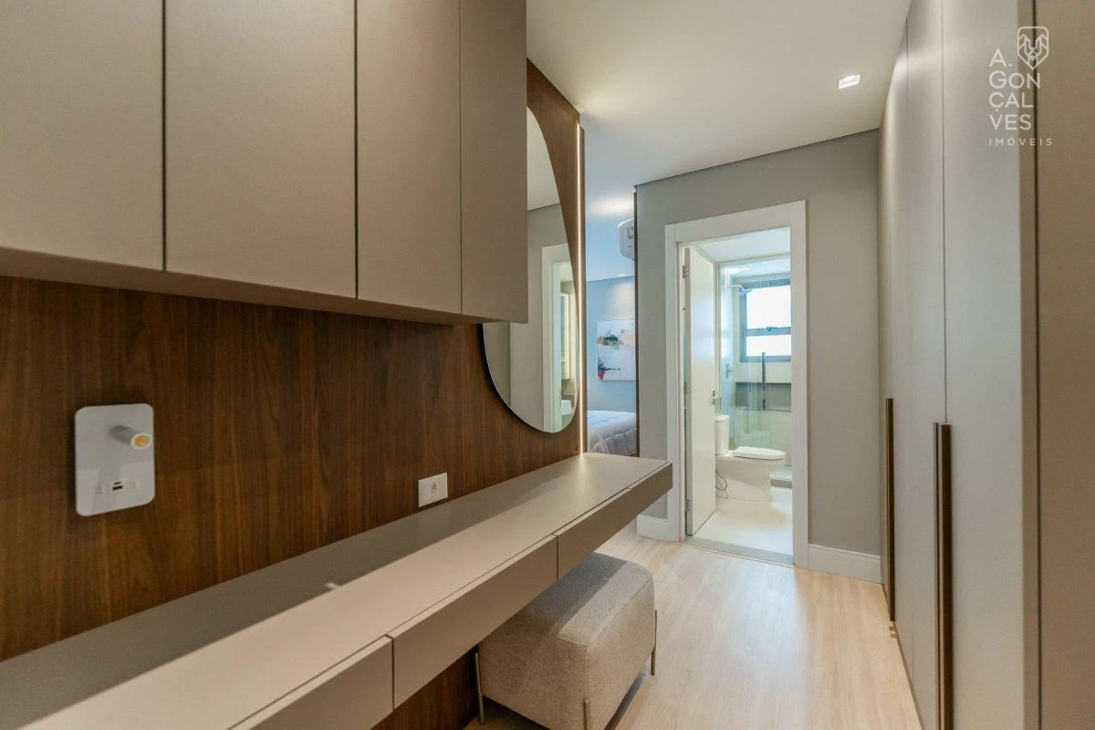 Furnished apartment, 139 m², with a glass-enclosed balcony — photo 17