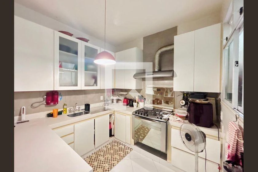 Furnished apartment with 3 bedrooms and 200 m² — photo 5