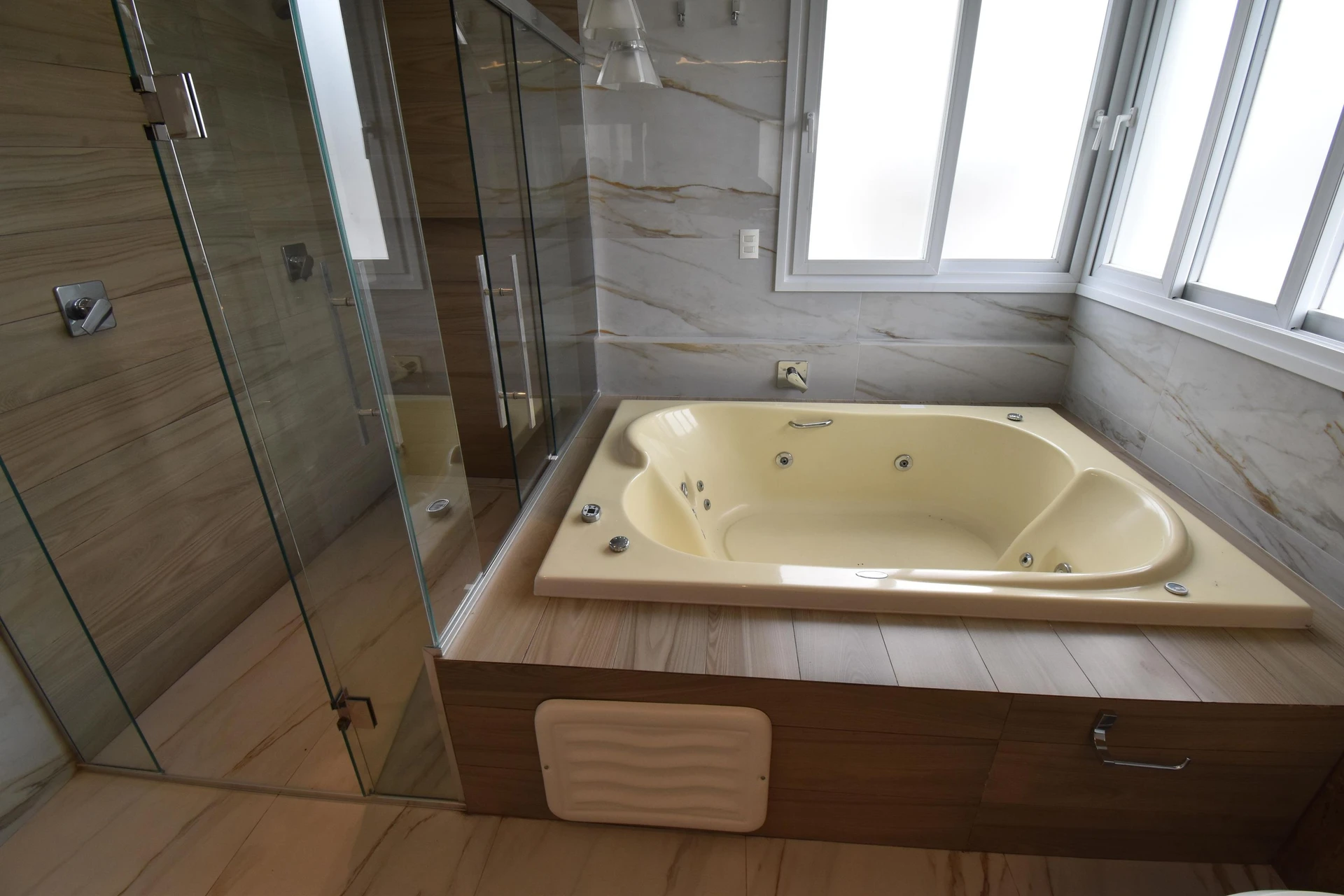 House, 411 m², with a bathtub — photo 39