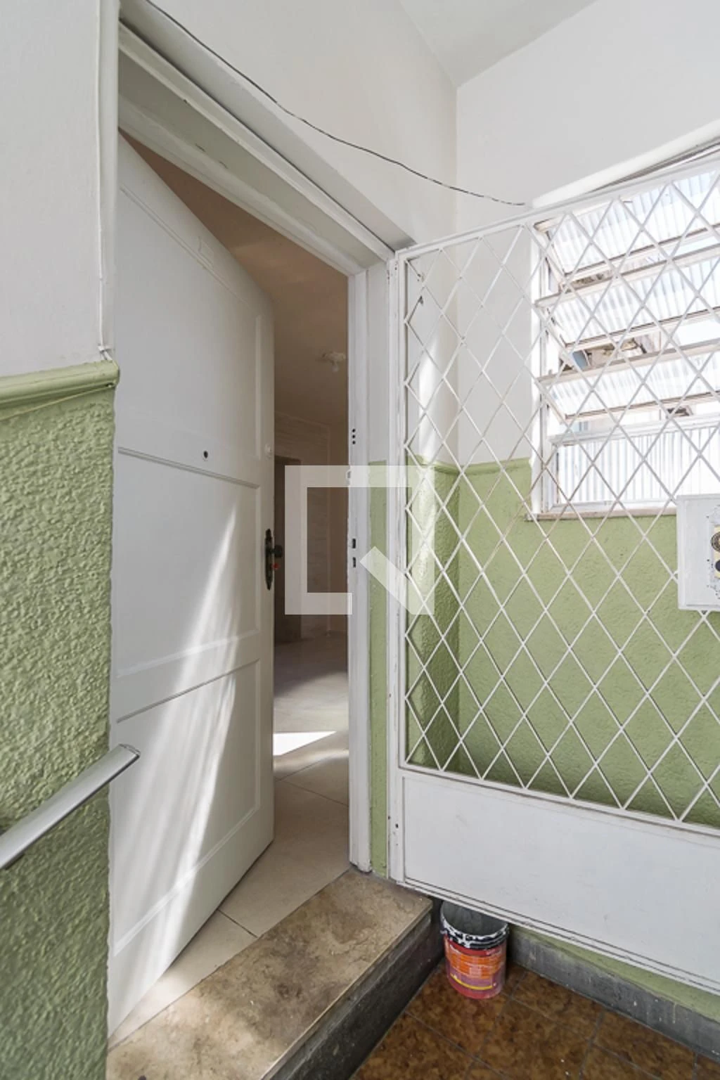 One-bedroom apartment with a washing machine — photo 31