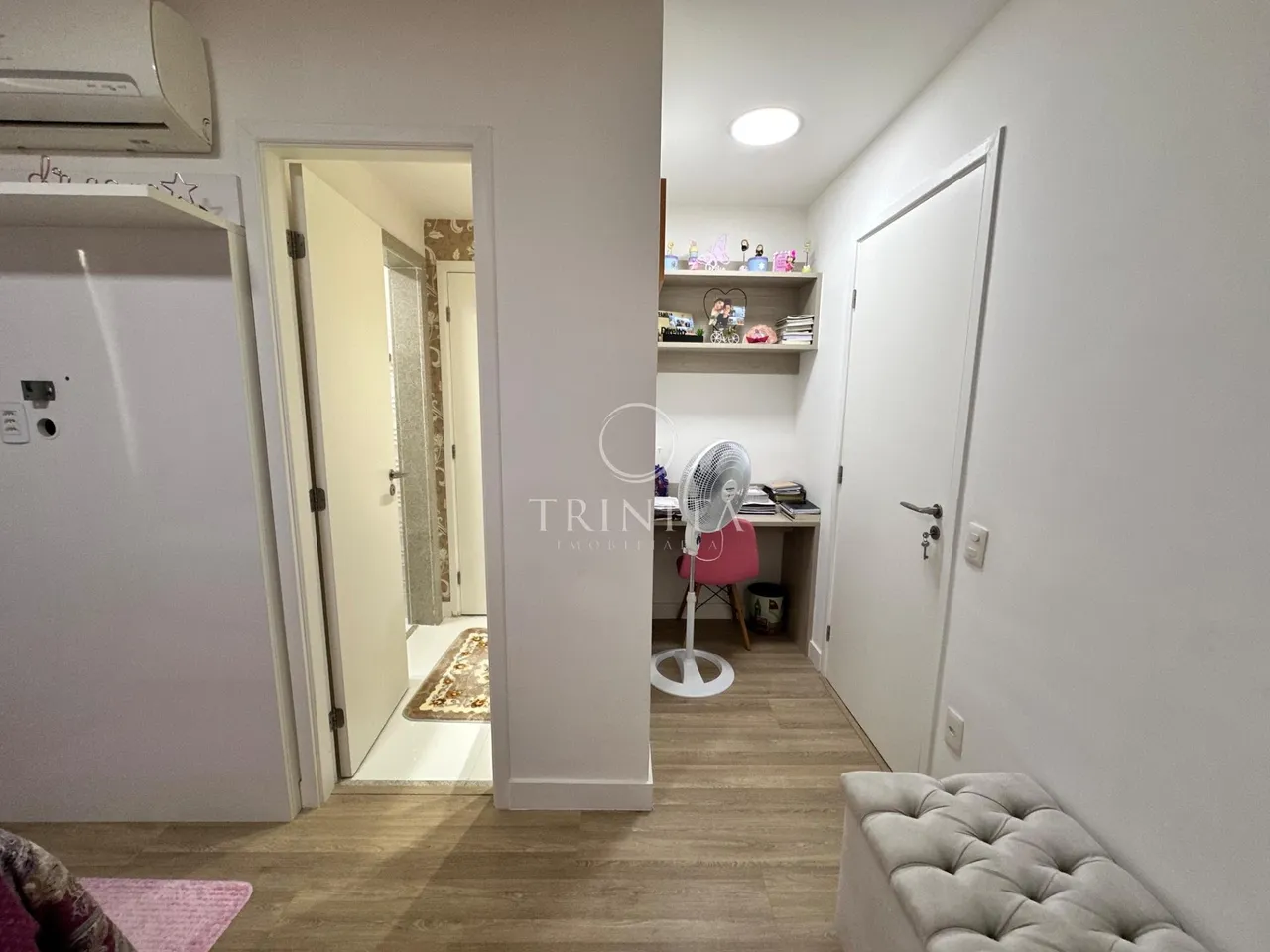 Furnished 3-suite apartment with a gas open-plan kitchen — photo 19