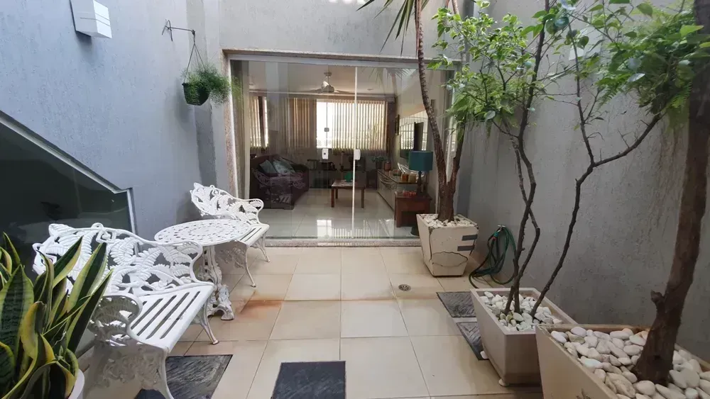 650 m² house with 6 en-suite bedrooms and 4 parking spots — photo 28
