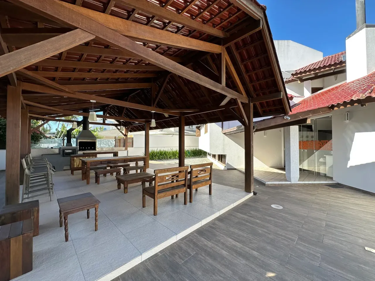 House with 5 bedrooms and a grill on the balcony — photo 18