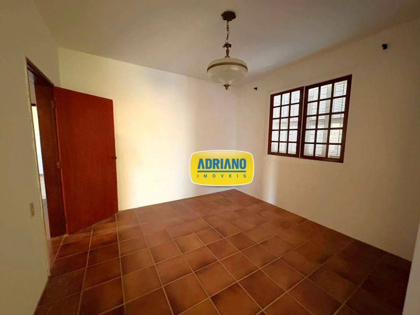 House with 5 bedrooms and 4 parking spaces, 400 m² — photo 27