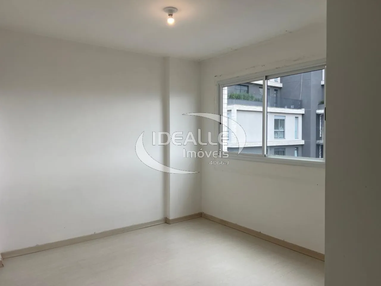 3-bedroom apartment with enclosed balcony and 2 parking spots — photo 16