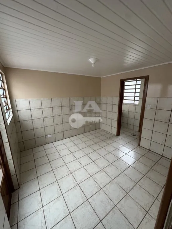 2-bedroom house with wood or laminate floors in Curitiba — photo 2
