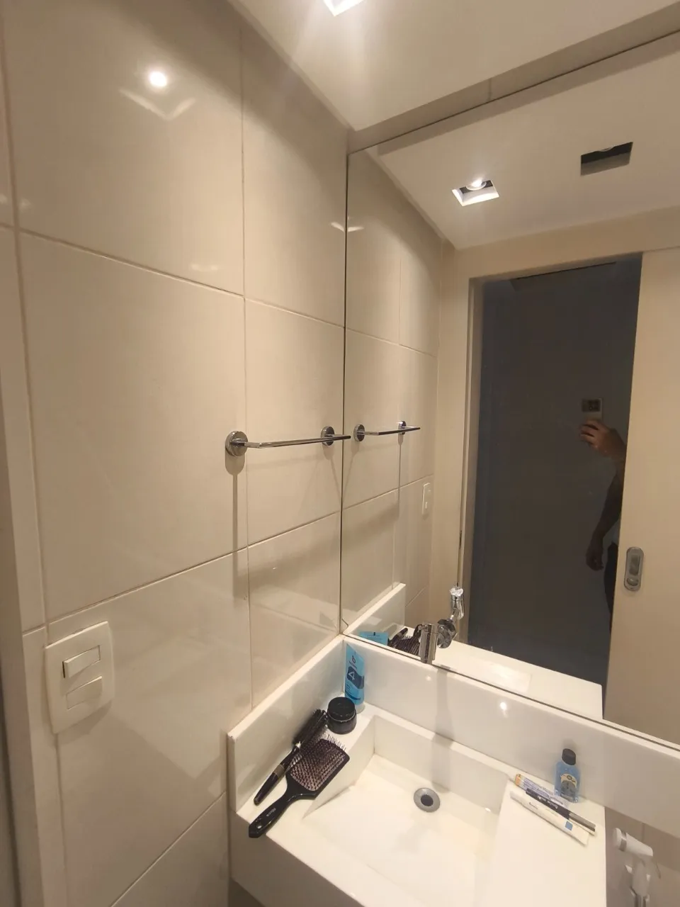 Furnished 3-bedroom apartment with an open kitchen — photo 13