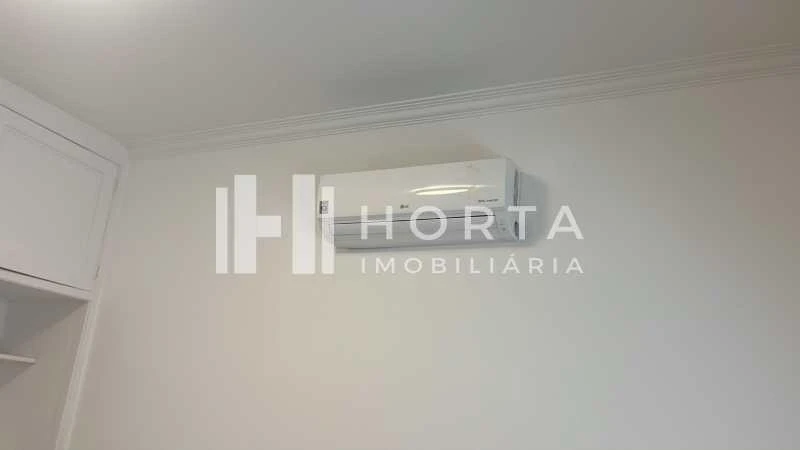 Wood or laminate floors in a 3-bedroom apartment, 127 m² — photo 7