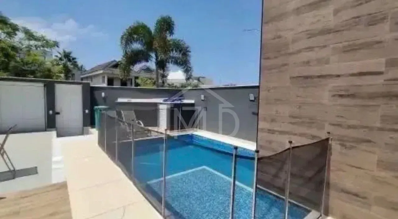 Furnished house with 5 bedrooms and 300 m² plus balcony — photo 11