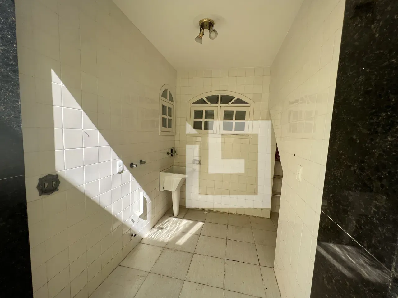 House with 4 suites and 5 parking spaces plus balcony BBQ — photo 6