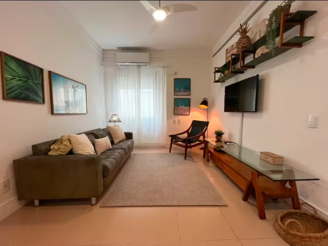 Furnished 2-bedroom apartment with en-suite