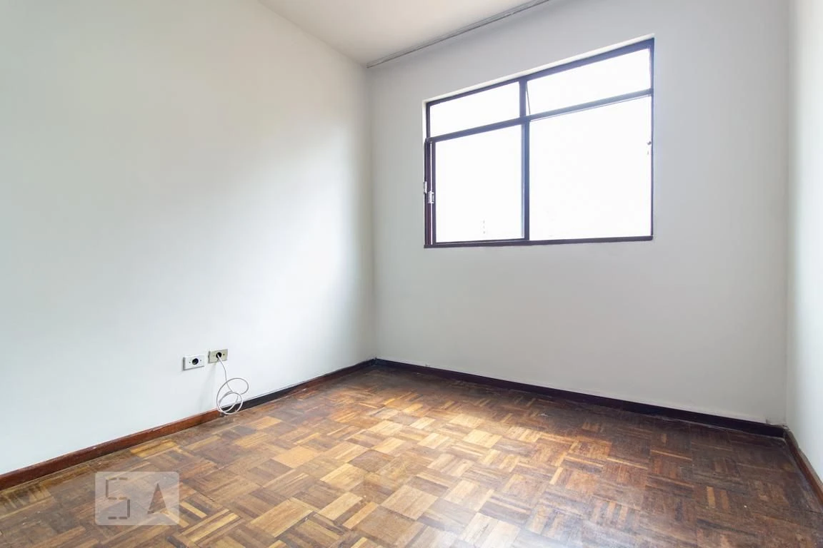 2-bedroom apartment with wood or laminate floors in Curitiba — photo 3