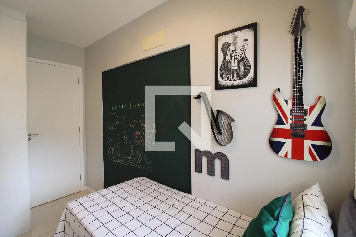 Furnished 2-bedroom apartment with glass balcony — photo 28