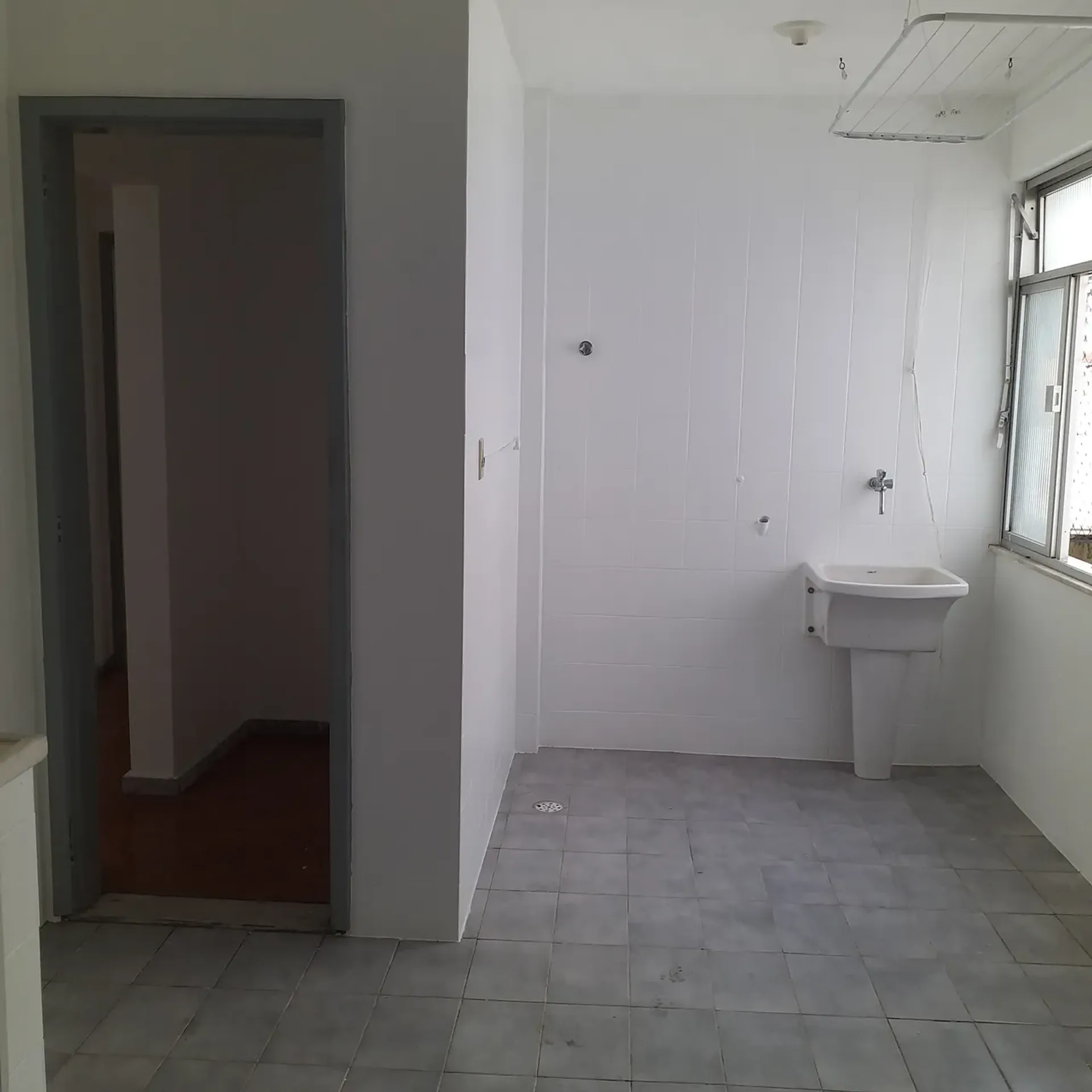 60 m² apartment with 2 bedrooms and a glass shower — photo 29
