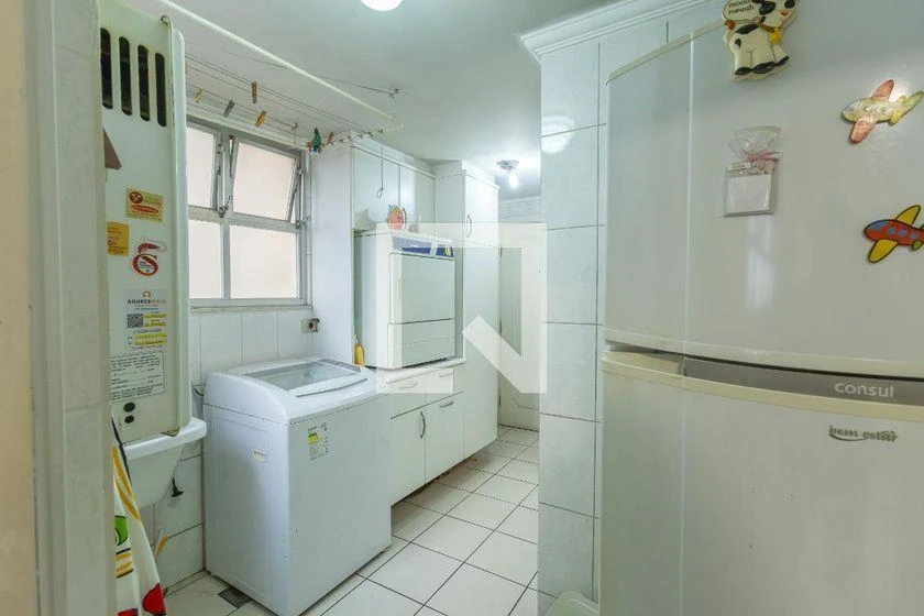 2-bedroom apartment with a bathtub in Curitiba — photo 15