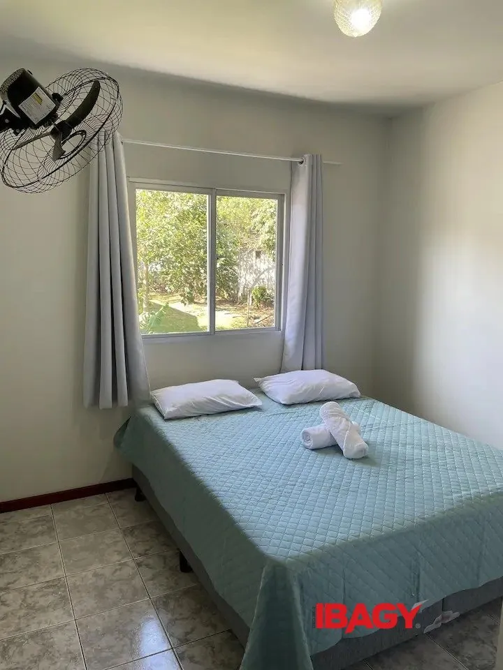 3-bedroom house with a water view in Florianópolis — photo 31