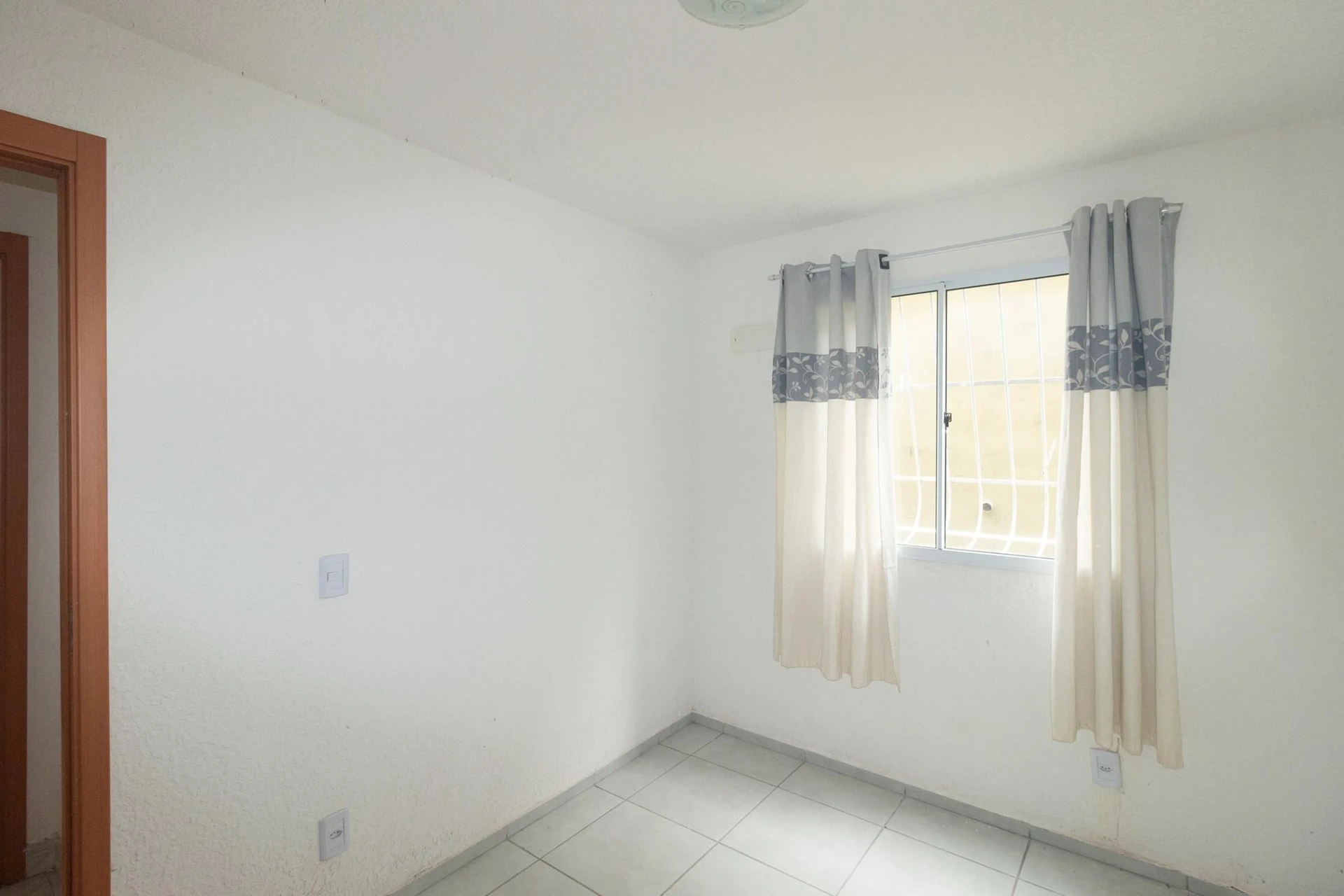 2-bedroom apartment in a building with a pool — photo 31