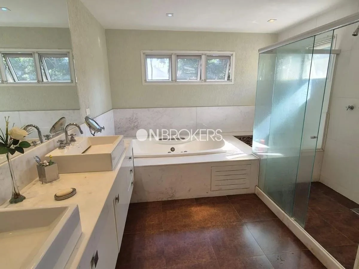 Casa amueblada con 4 suites y 600 m² y 3 plazas — photo 4