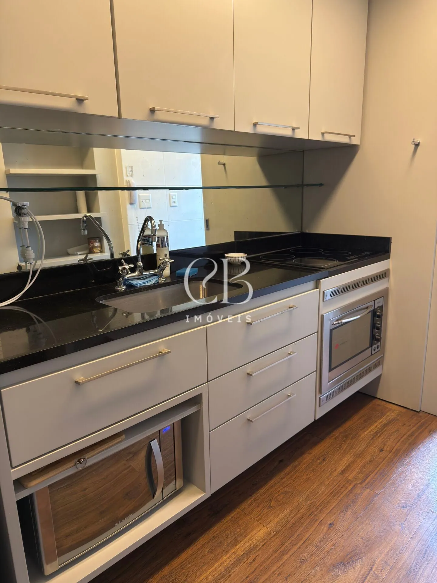 Furnished 2-bedroom apartment with en-suite bathrooms — photo 41