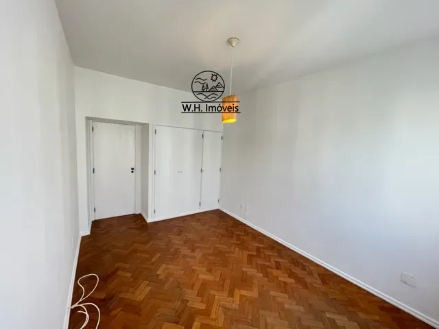 3-bedroom apartment with wood or laminate floors — photo 7