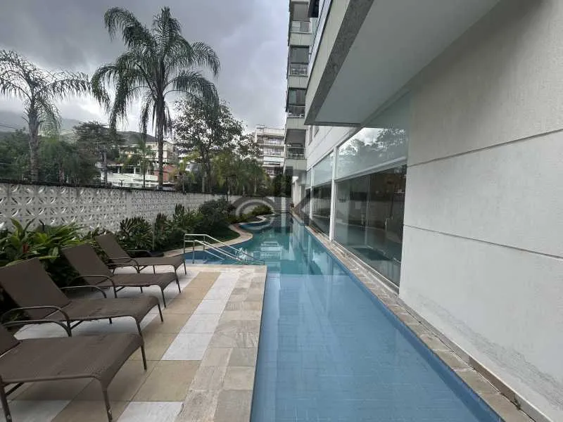 Apartment with 2 bedrooms, 3 bathrooms and a balcony — photo 25