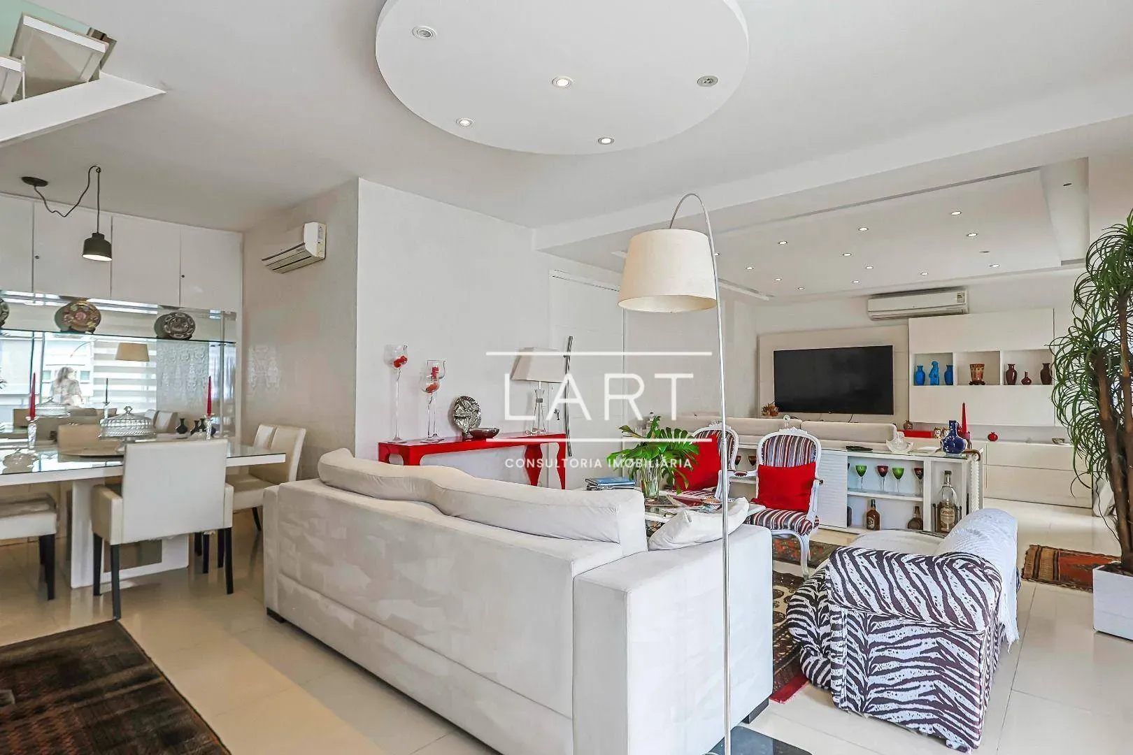 Apartamento com 4 dormitórios e 350 m²; área social ampla — photo 11