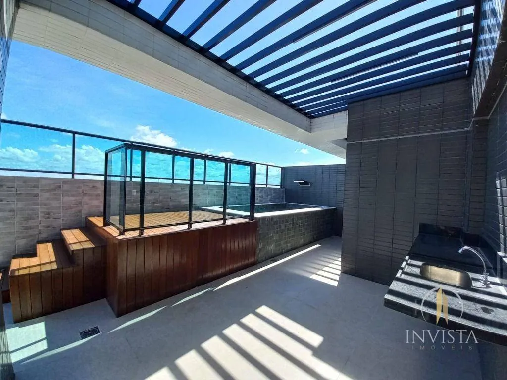 2-bedroom apartment with 1 en-suite bath and private BBQ — photo 4