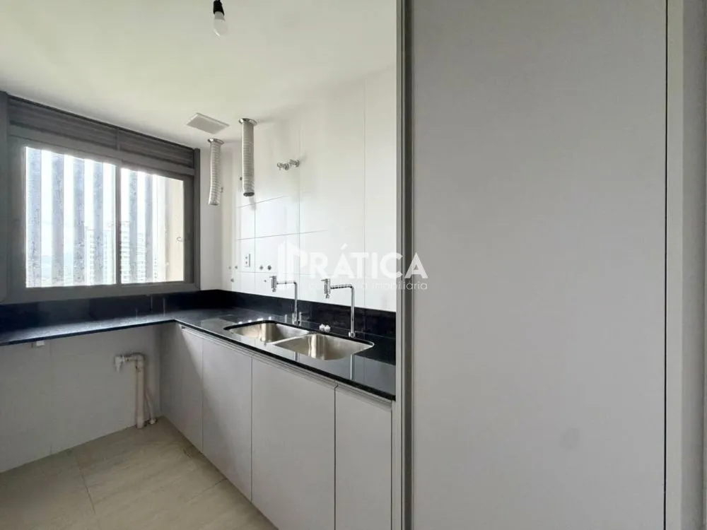 4-bedroom apartment in a building with an indoor pool — photo 14