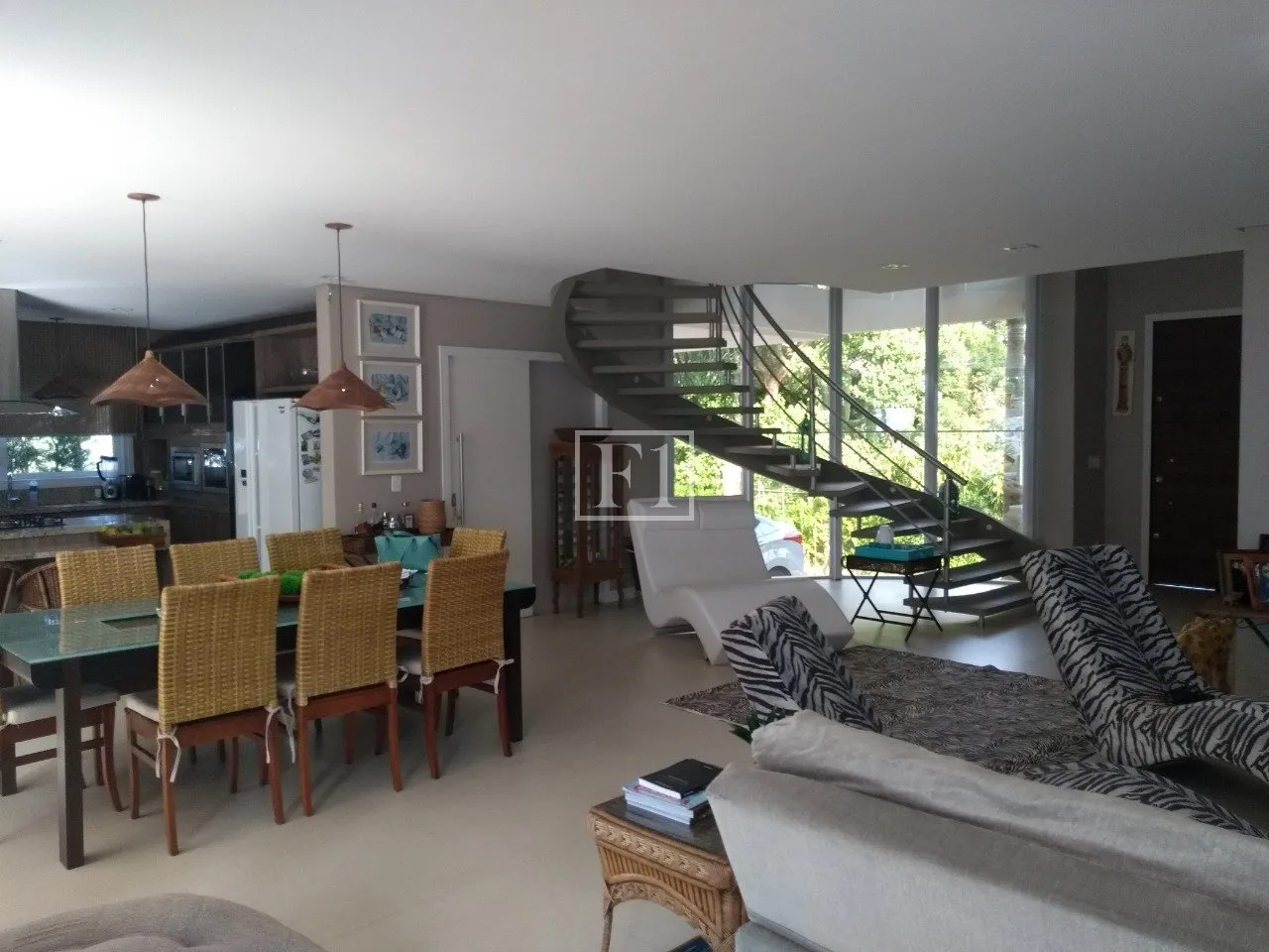 Furnished house, 450 m², with floor-to-ceiling windows — photo 65