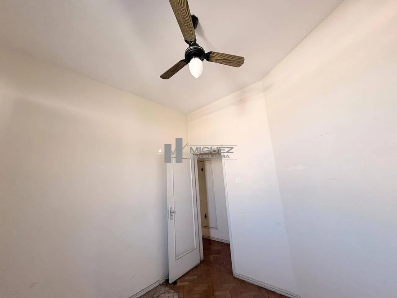 Apartment with a closed kitchen and gas stove — photo 3