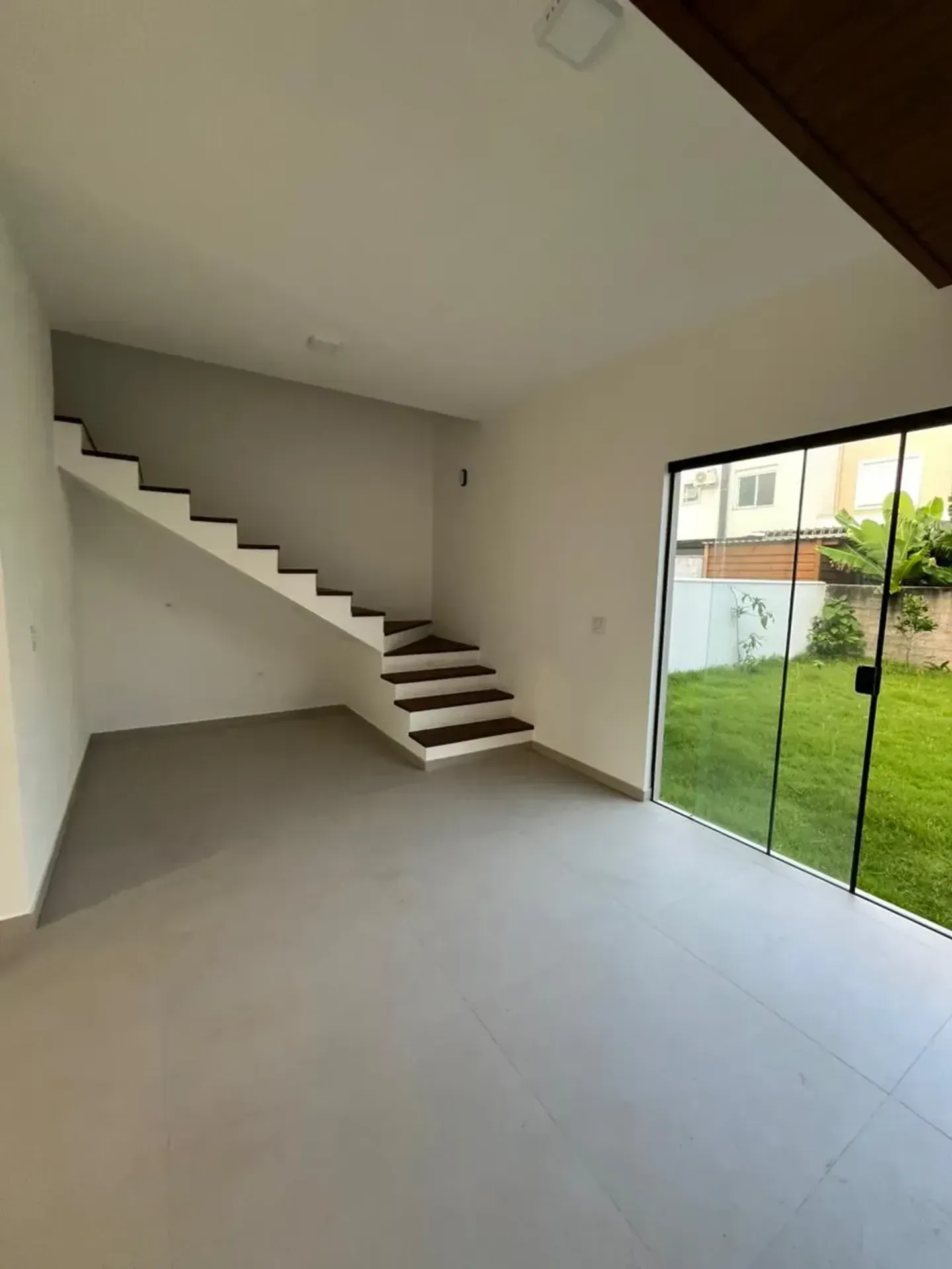 Unfurnished house with 3 bedrooms and 3 bathrooms