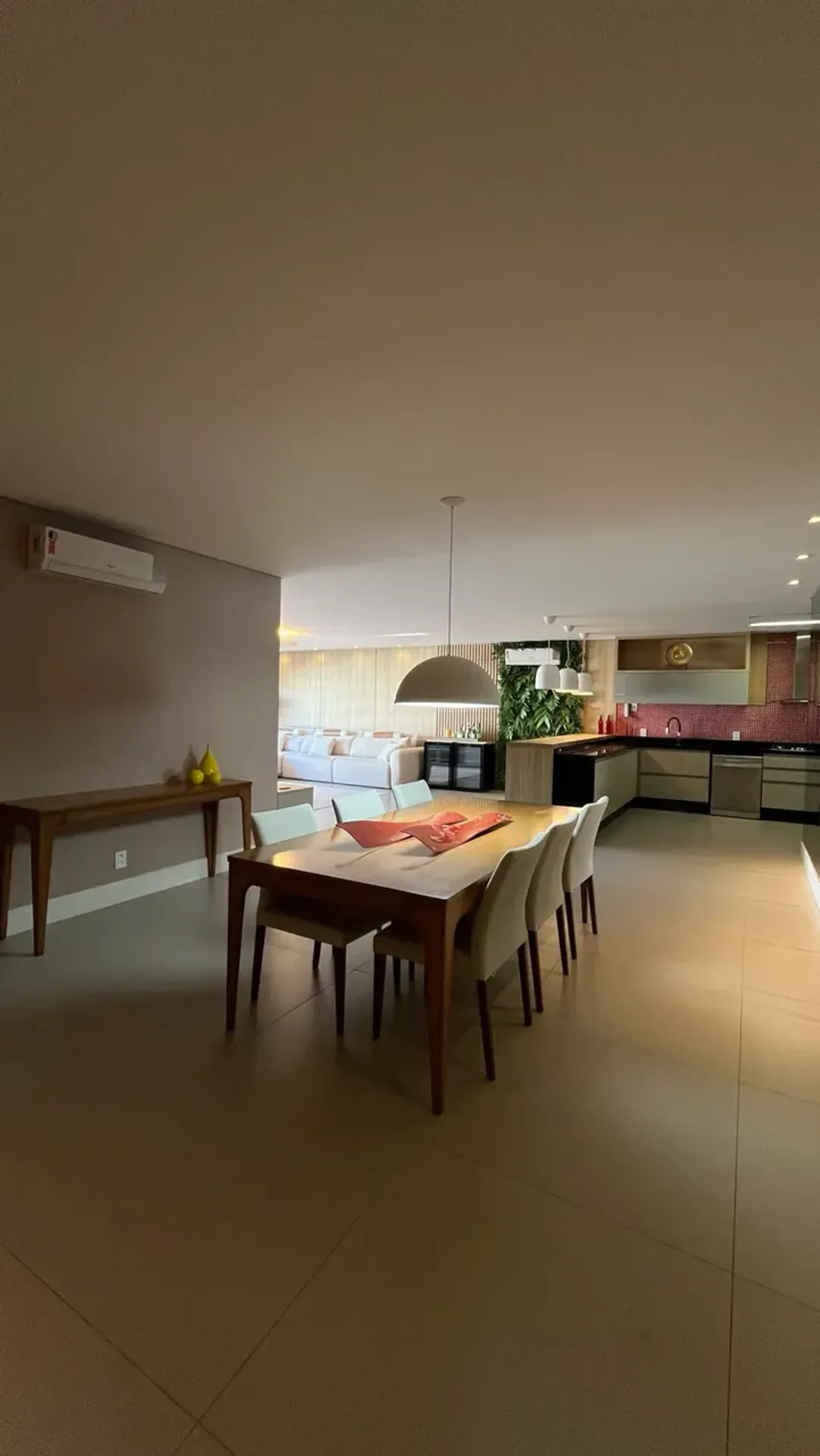 Furnished apartment with 3 en-suite suites — photo 18