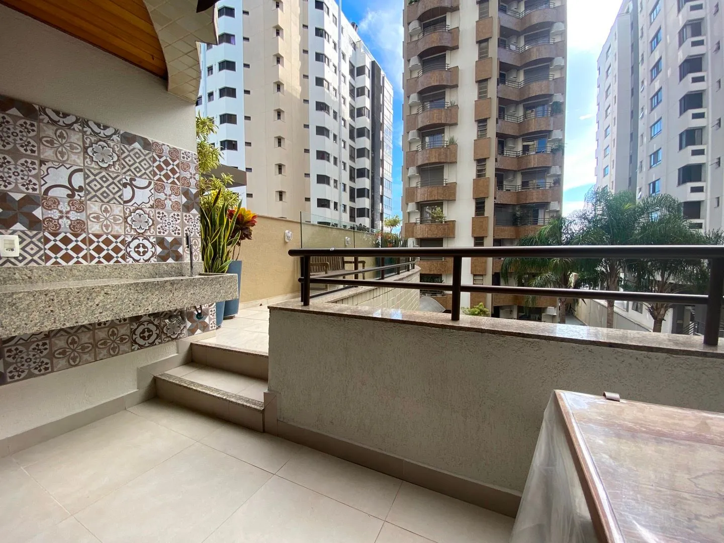 Балкон з грилем та 3 спальні: квартира 397 м² — photo 17