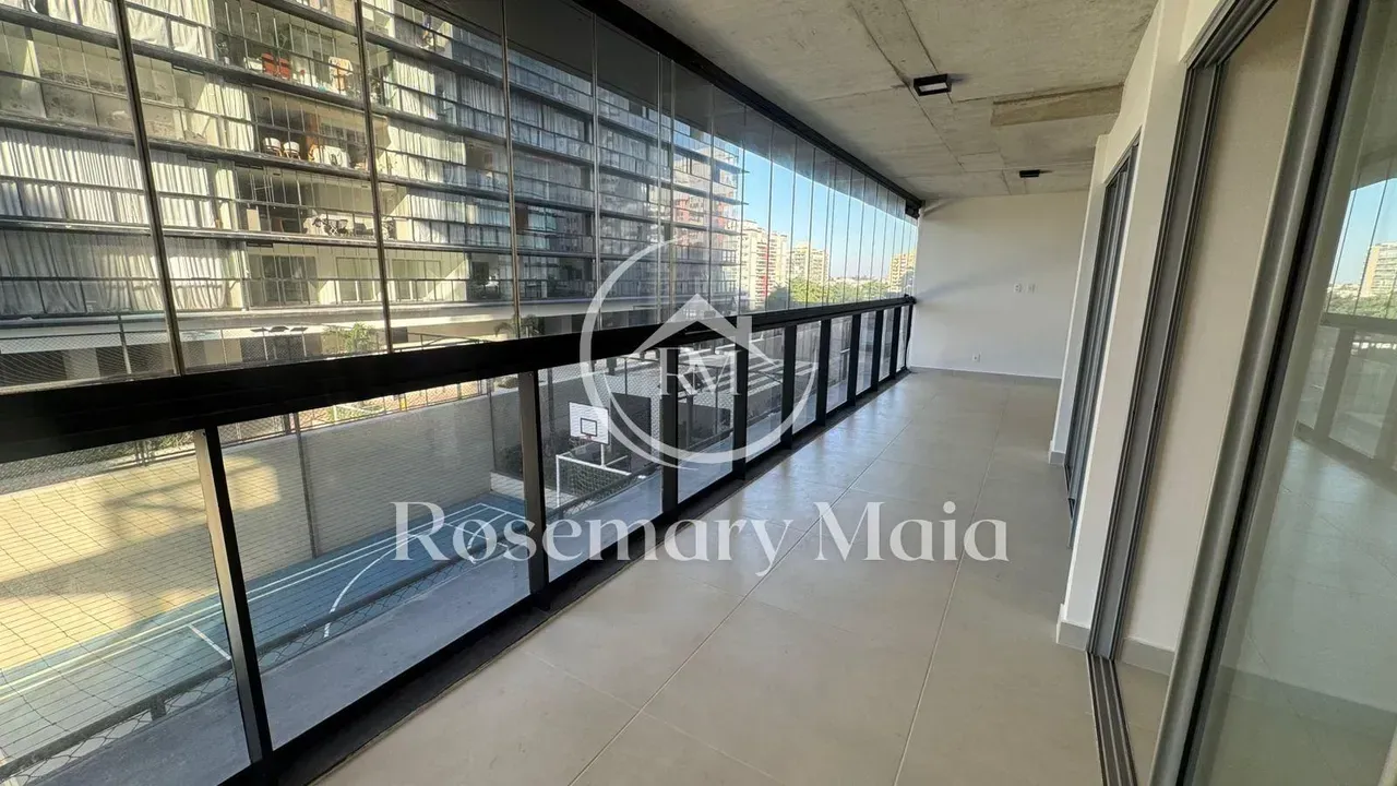 2-bedroom apartment with open-plan kitchen and balcony — photo 12