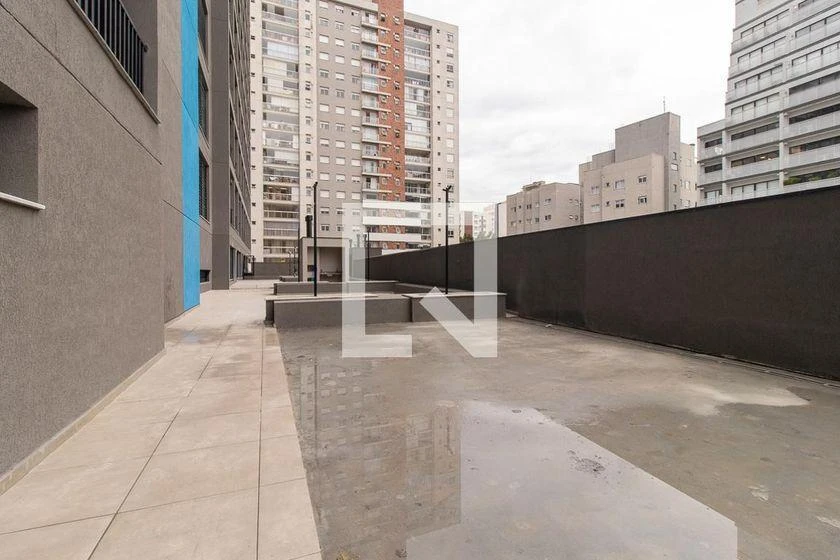 One-bedroom apartment in a building with a gym — photo 15