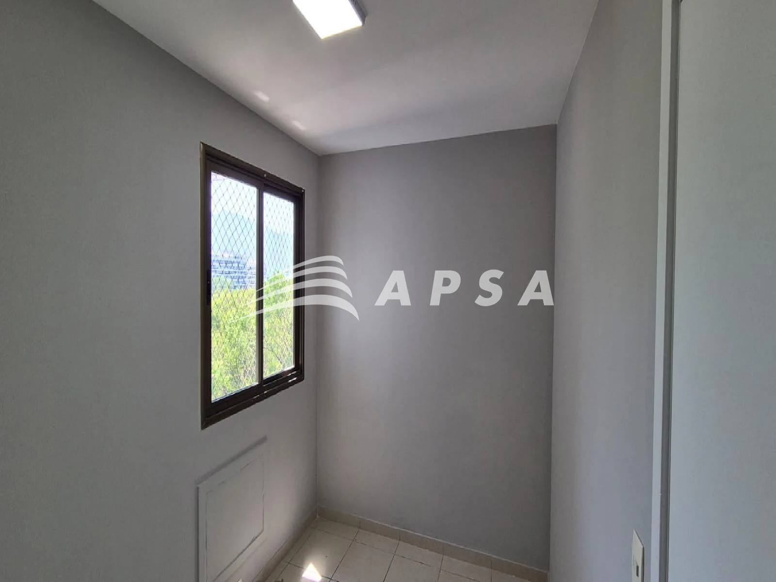Glass-enclosed balcony in a 3-bedroom apartment, 91 m² — photo 10