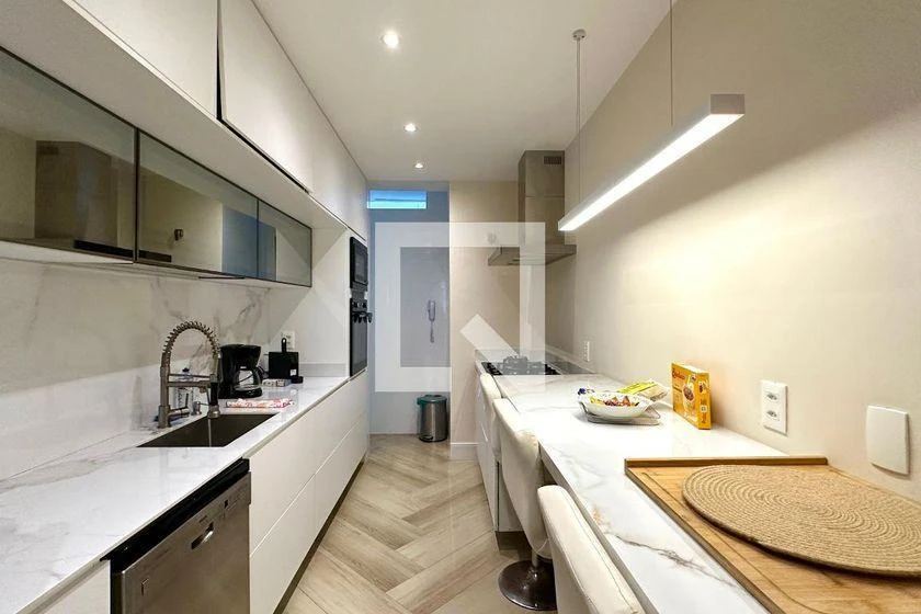 Furnished 220 m² apartment with 4 bedrooms and a suite — photo 37