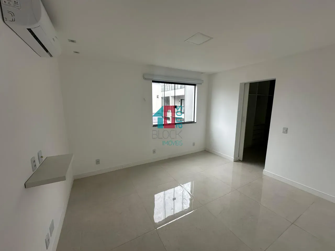 Condominium house with 5 en-suites and open-plan kitchen — photo 21