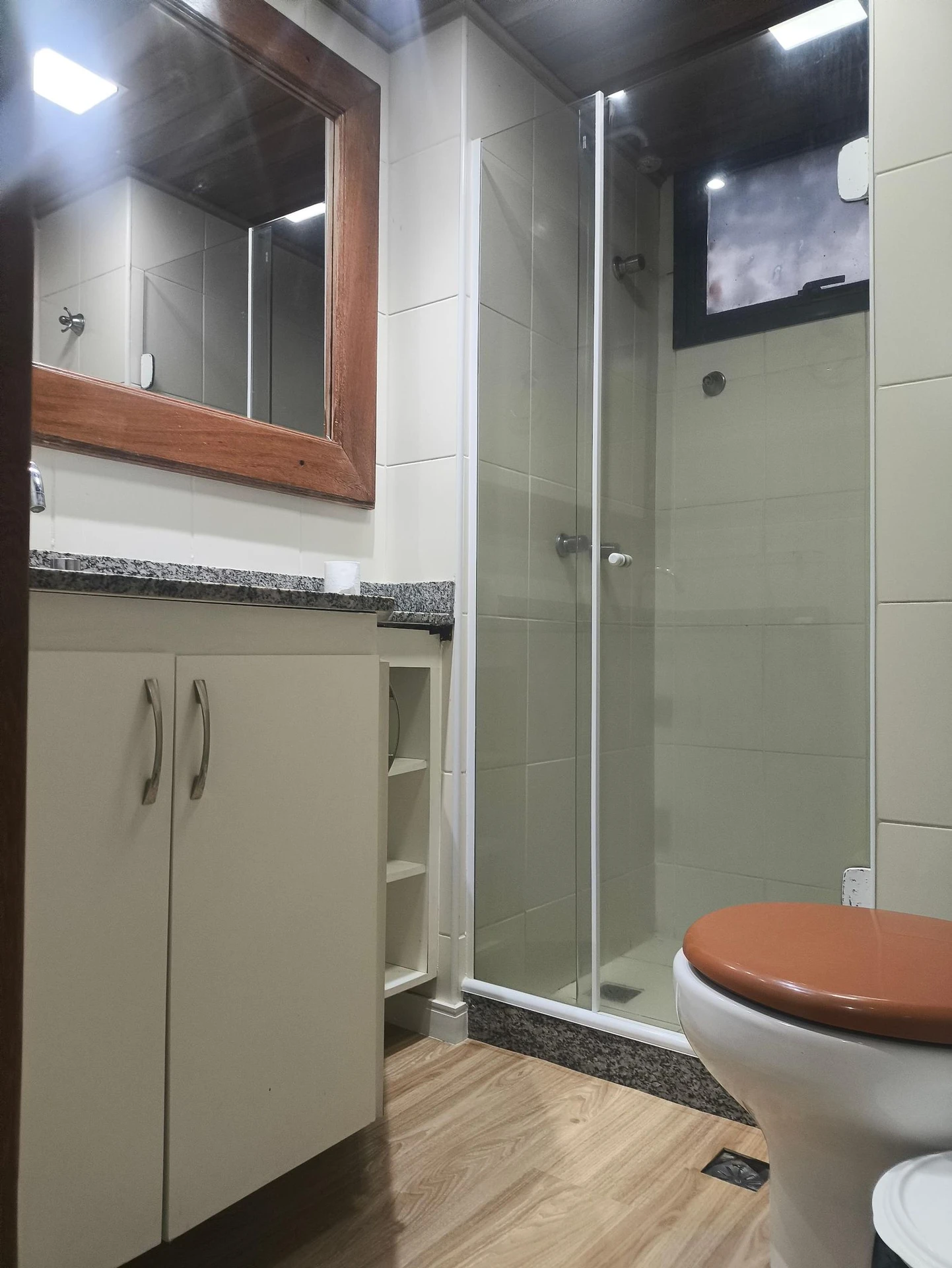 Apartamento mobiliado com 2 quartos e banheiro privativo — photo 23