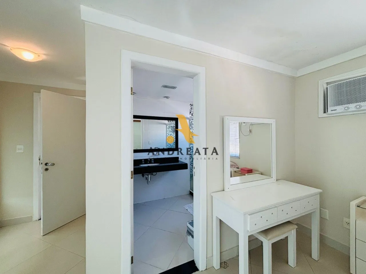 House with 5 bedrooms and 5 bathrooms, 471 m², 4 parking spaces — photo 20