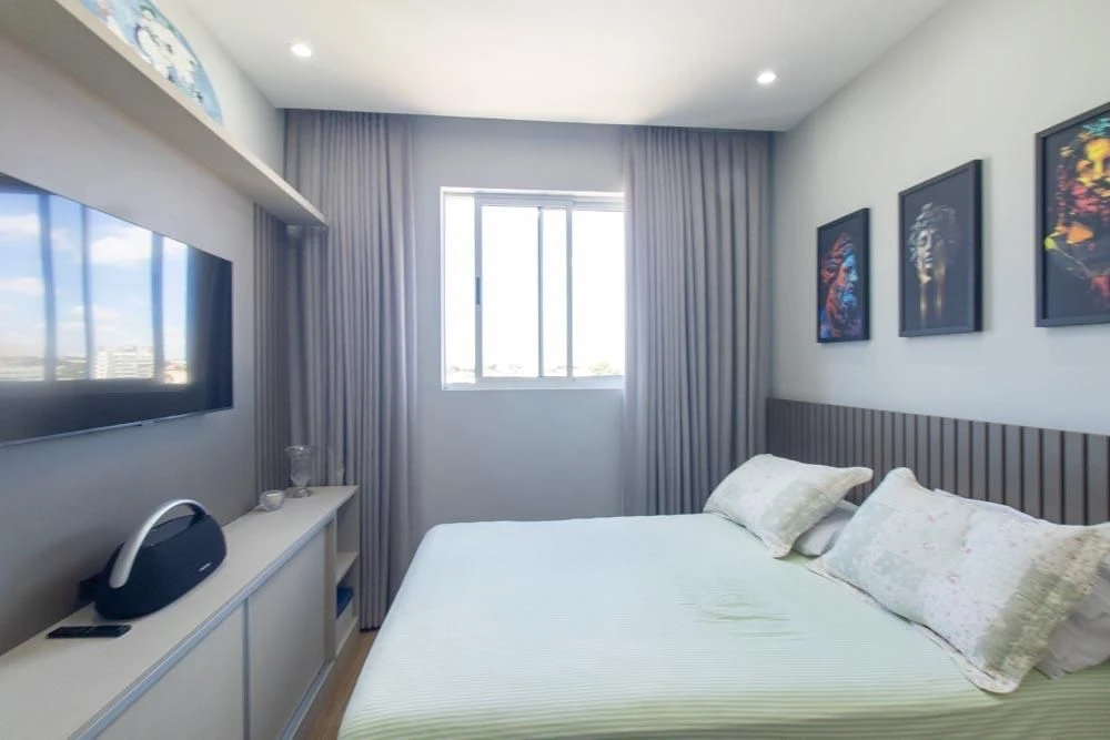 Furnished 2-bedroom apartment with an open-plan kitchen — photo 25