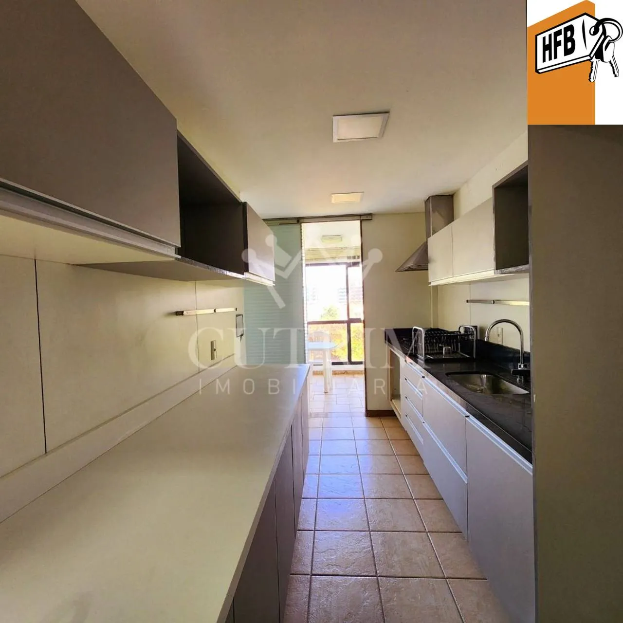 4-bedroom apartment in a building with a pool — photo 5