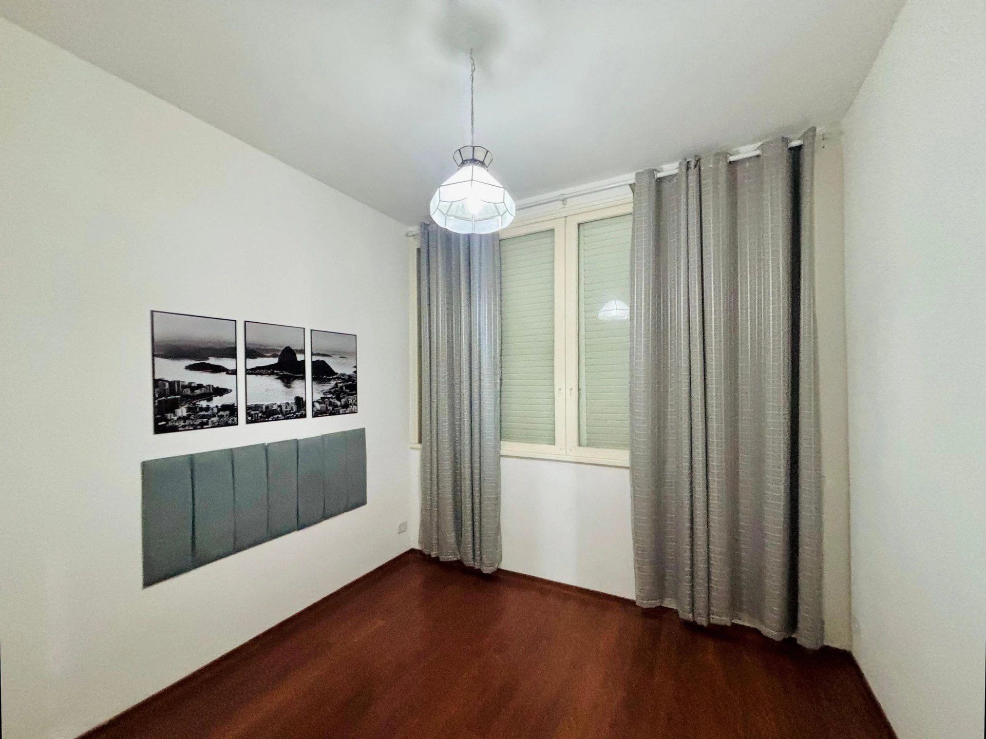 Wood or laminate floors in a 3-bedroom apartment, 110 m² — photo 9